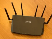 設(shè)置路由器需要插網(wǎng)線嗎？需要根據(jù)具體型號(hào)和網(wǎng)絡(luò)環(huán)境決定。-路由網(wǎng)