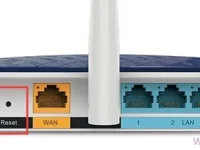 tplink路由器reset鍵通常位于設(shè)備背面，是一個小孔，可用針按住5秒進(jìn)行恢復(fù)出廠設(shè)置。-路由網(wǎng)